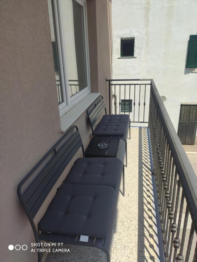 Apartment Sandra Водице Екстериор снимка